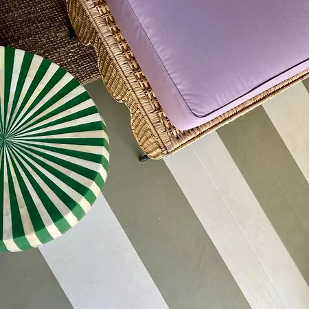 Feriehus Pirate House Sea Front Private Pool Garden