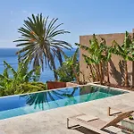 Pirate House Sea Front Private Pool Garden