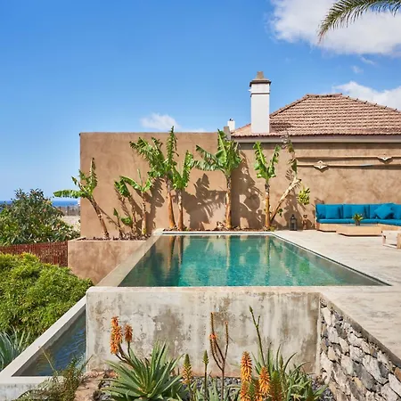 Pirate House Sea Front Private Pool Garden בית נופש פונשל