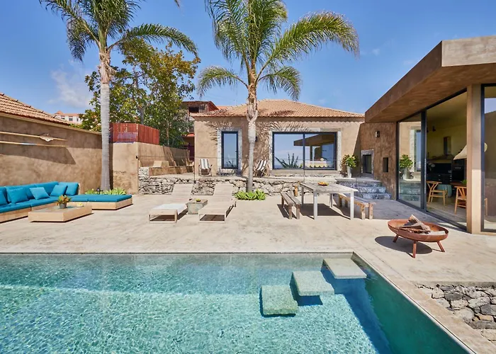 Casa vacanze Pirate House Sea Front Private Pool Garden