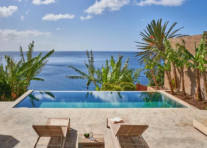 Pirate House Sea Front Private Pool Garden * Фуншал