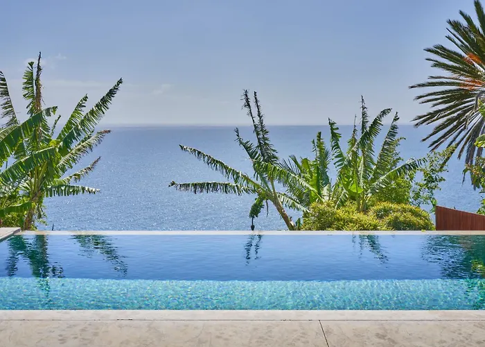 Дом отдыха Pirate House Sea Front Private Pool Garden Фуншал
